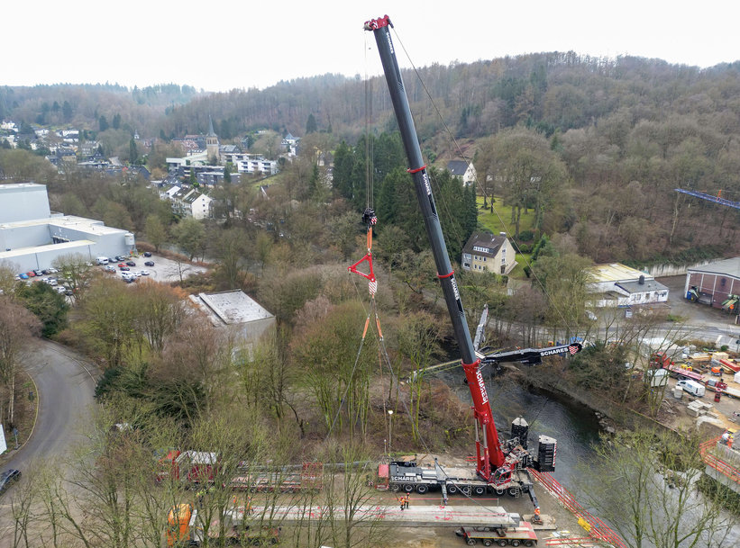 Liebherr LTM 1650-8.1 and LTM 1450-8.1 mobile cranes master complex bridge renovation project